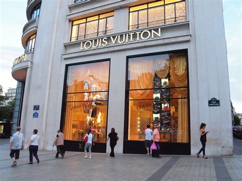 Louis Vuitton outlet paris France